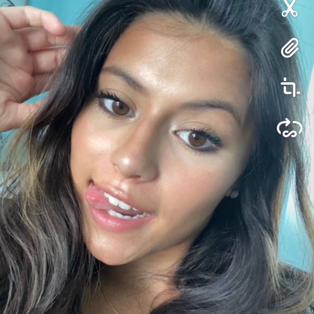 Meet your Posher, Lorena